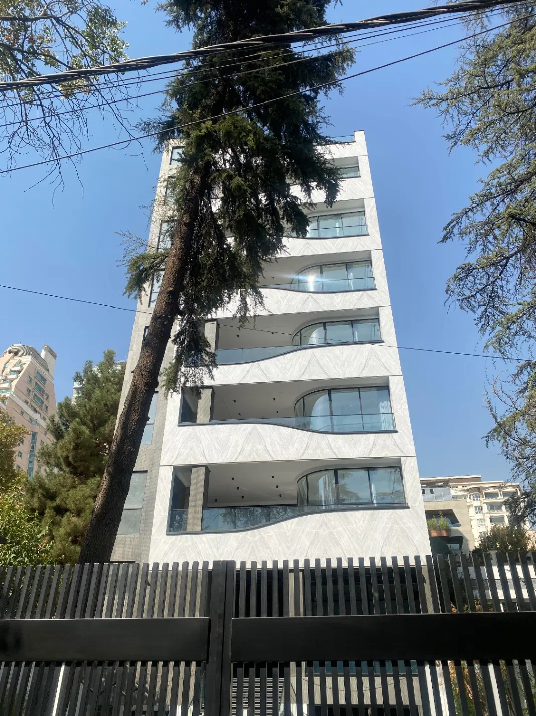 مطب 300 متری لوکس، 4 پارکینگ، جهان کودک - تصویر 1